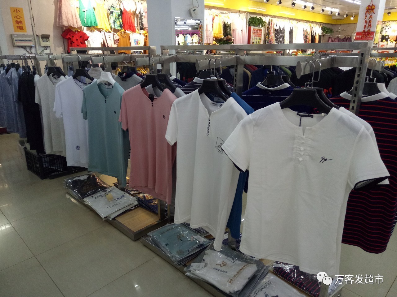 萬客發(fā)服裝區(qū) 一降到底，賠錢大甩賣！